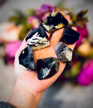 Load image into Gallery viewer, Volcano Agate Tumbled Freecubes, UV Green Fluorescent Minerals