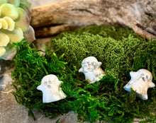 Load image into Gallery viewer, Howlite Crystal Ghost – Halloween Figurine, Halloween Decor