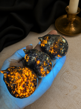 Load image into Gallery viewer, Yooperlite Sleeping Cat | UV-Reactive Stone Carving