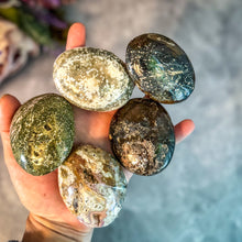 Load image into Gallery viewer, Ocean Jasper Palmstones