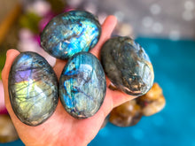 Load image into Gallery viewer, PRETTY Labradorite Palm Stone