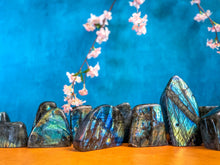 Load image into Gallery viewer, Flashy Labradorite Freeforms