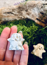 Load image into Gallery viewer, Howlite Crystal Ghost – Halloween Figurine, Halloween Decor
