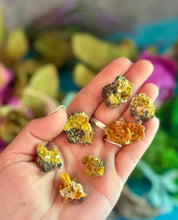 Load image into Gallery viewer, Wulfenite Specimens from Arizona, Thumbnail Specimens
