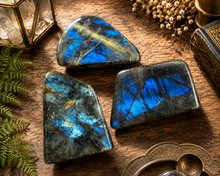 Load image into Gallery viewer, Flashy Labradorite Freeforms
