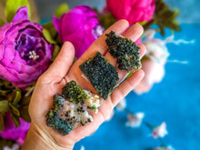 Load image into Gallery viewer, Raw Epidote Specimens from Pakistan, Epidot Crystals
