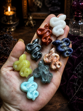 Load image into Gallery viewer, Eight assorted 3 cm mixed crystal snake carvings in a Halloween collector's study
