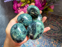 Load image into Gallery viewer, Kambaba Jasper Crystal Palmstone
