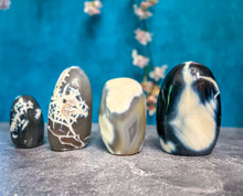 Load image into Gallery viewer, Orca Agate Free form
