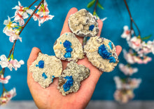 Load image into Gallery viewer, Raw Cavansite Crystal Specimens
