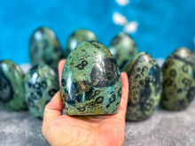 Load image into Gallery viewer, Kambaba Jasper Standing Crystal Freeform
